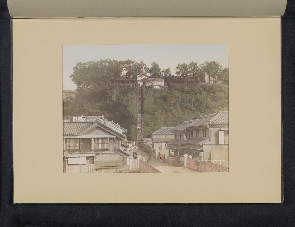 Gezicht op de honderd treden tellende trap te Yokohama (c. 1887 - in or before 1897) by anonymous and anonymous