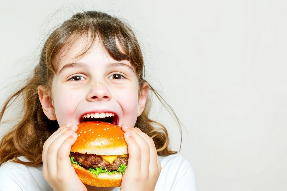 Girl eatting hamberger portrait eating child.