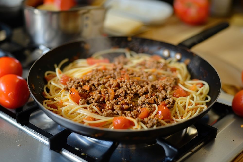 Paghettis bolognaise maison spaghetti kitchen pasta.