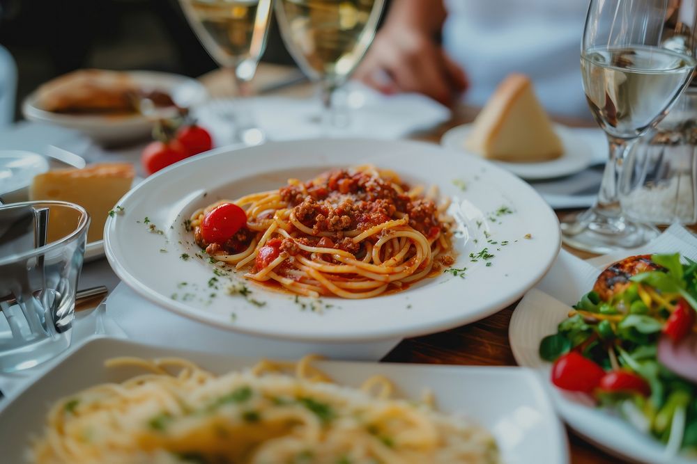 Spaghettis bolognaise brunch pasta plate.