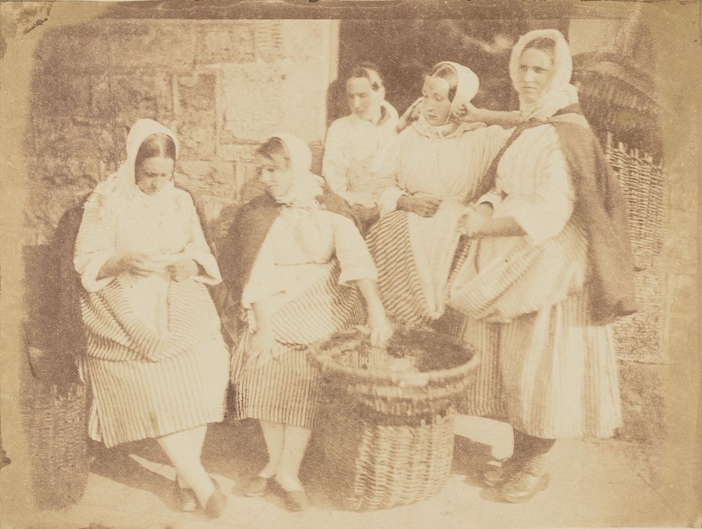 Two unknown women, Mrs Margaret (Dryburgh) Lyall, Marion Finlay and Mrs Grace (Finlay) Ramsay by Hill and Adamson