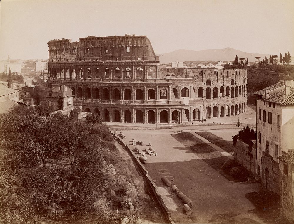 Roma - Anfiteatro Flavio o Colosseo eretto da Flavio Vespasiano ed inaugurato da Tito nell'80