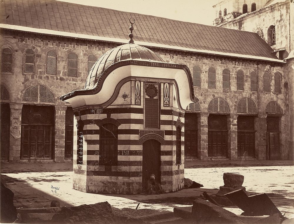 Coupole octogone dans la cour de la Gande Mosquee - Damas by Félix Bonfils