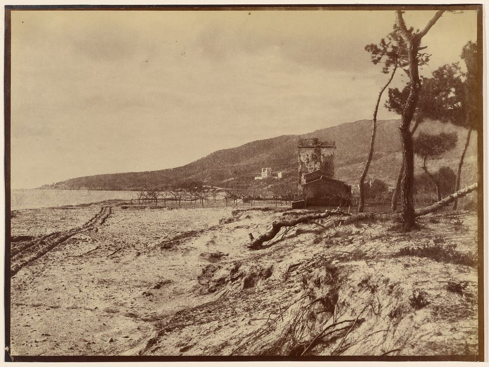 Plage de Golfe-Juan vers le cap de la Croisette by Charles Nègre