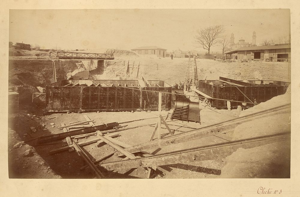 Pier no.2, mounting the caissons by Louis Émile Durandelle