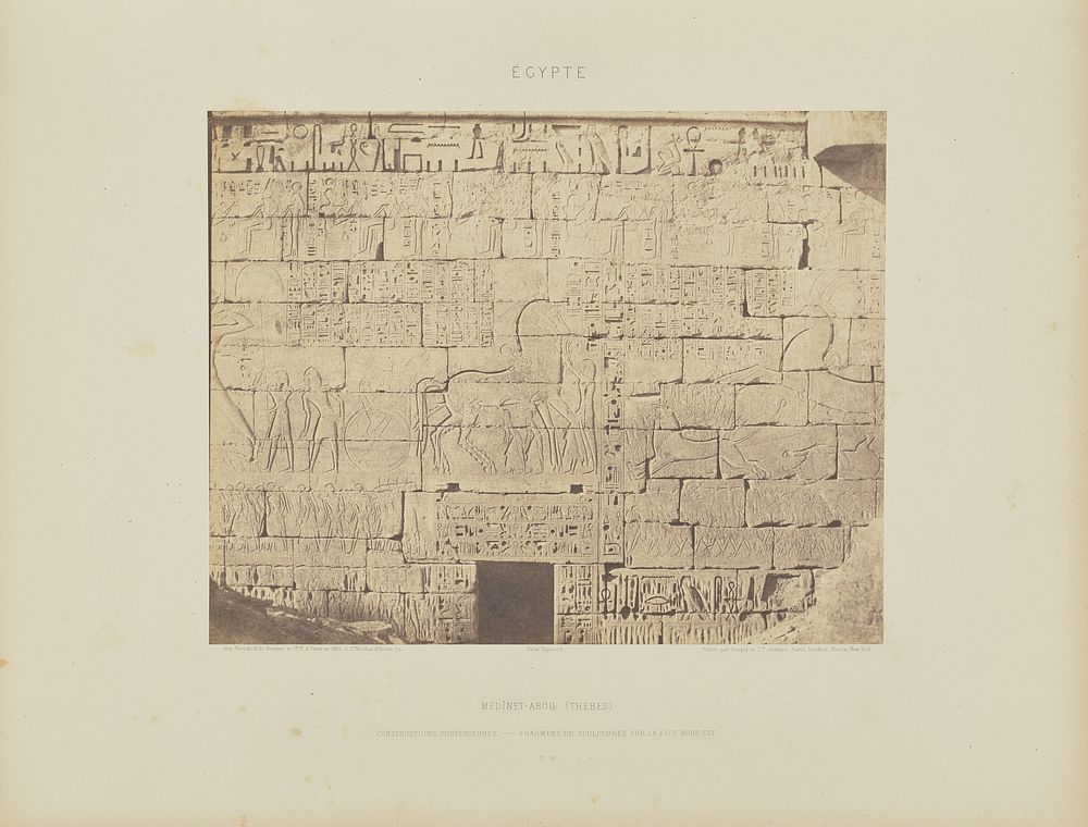 Médînet-Abou (Thèbes). Constructions Postérieures - Fragment de Sculptures sur la Face nord-est by Félix Teynard