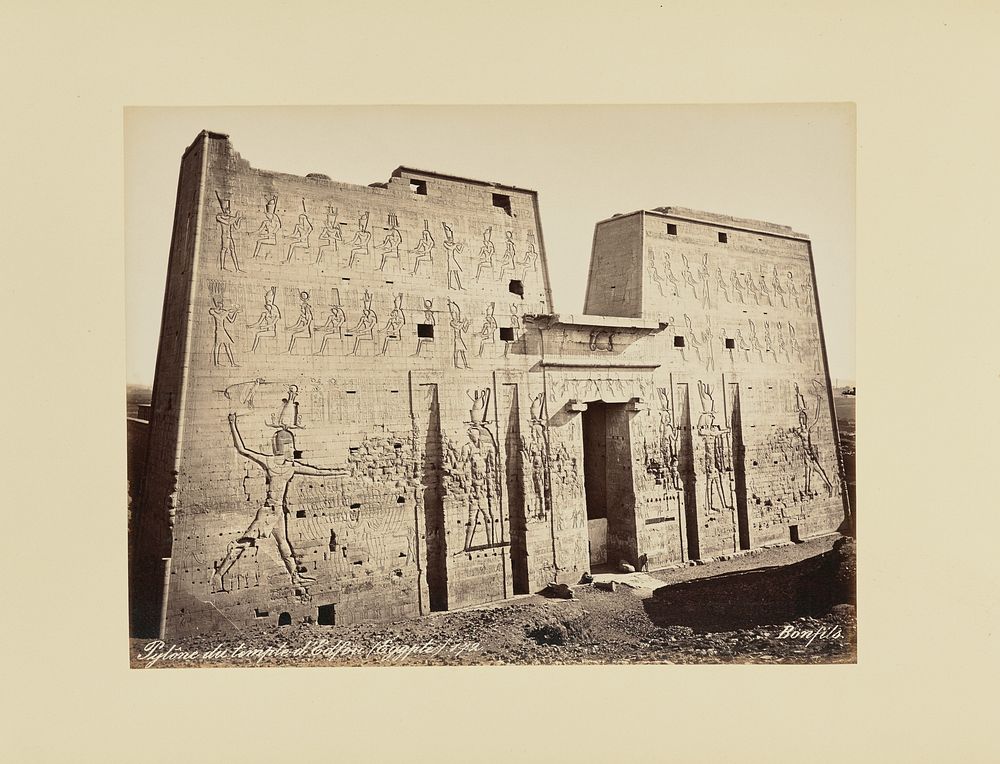Pylône du temple d'Edfou (Égypte) by Félix Bonfils