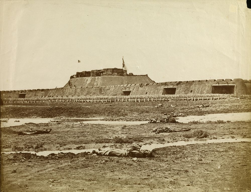 Rear of the North Fort after its capture, showing the Retreat of the Chinese Army by Felice Beato