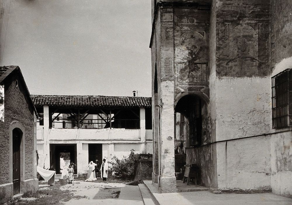 Hospital San Juan de Diós, Granada: exterior. Photograph, ca.1900.