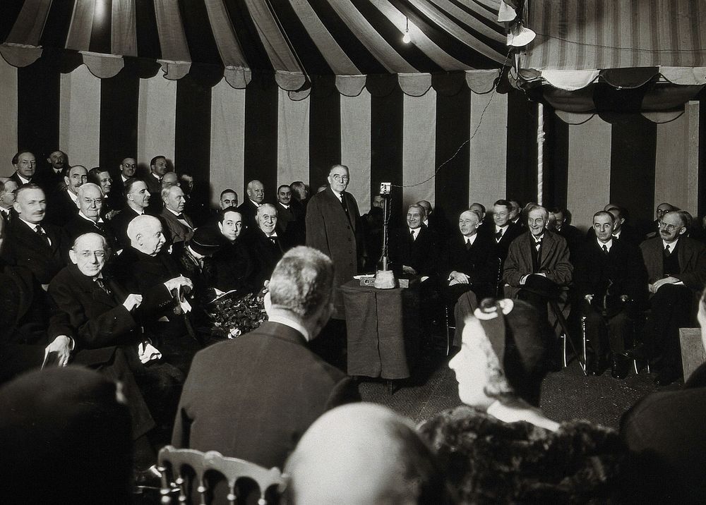 Henry Solomon Wellcome speaking at the cornerstone ceremony for the Wellcome Building. Photograph, 1931.
