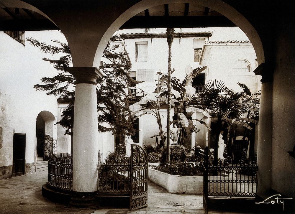 Hospital Civil, Jativa: view of the cloister. Photograph, ca.1900.