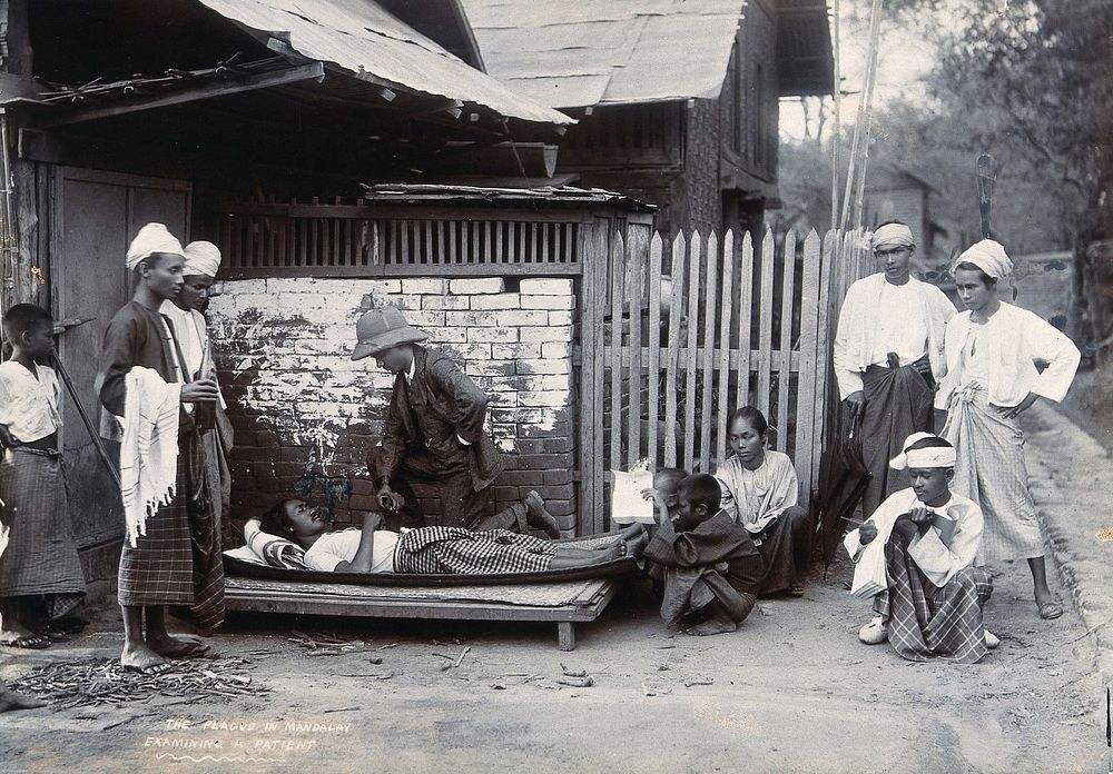 An outdoor examination of a plague patient in Mandalay. Photograph, 1906.