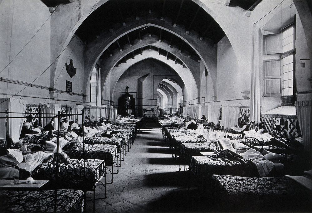Hospital de la Santa Cruz, Barcelona: ward of San José Oriol. Photograph, ca.1900.