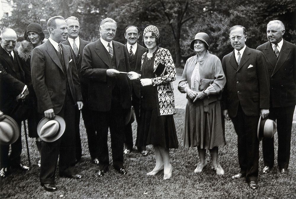 Henry Solomon Wellcome and others at the award of the Gorgas Memorial. Photograph, 1930.