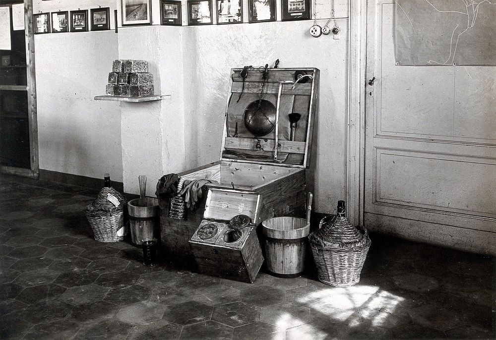 The anti-malaria school, Nettuno, Italy: a wooden trunk and its contents: fumigation equipment. Photograph, 1918/1937 .