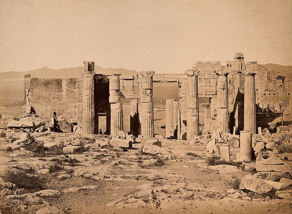 Egypt: a temple in ruins. Photograph (by Jean or Pascal Sébah ), 1870/1890 .