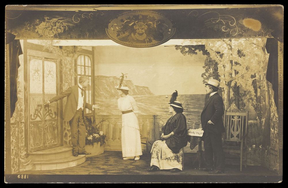 Actors performing 'L'idée de Françoise'. Photographic postcard, 191-.