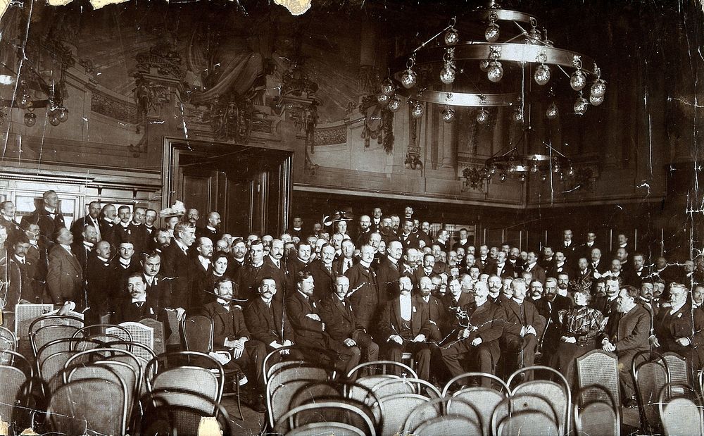 A medical congress, Germany: delegates: group portrait. Photograph, ca. 1905.