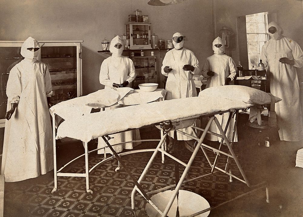 Wotton Lodge, Gloucester: operating theatre and staff. Photograph, ca. 1909.