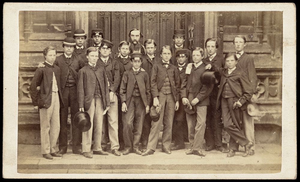 A group of 17 persons, including E.A. Sharpey-Schafer