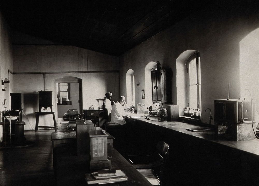 The Pasteur Institute, Kasauli, India: scientists at work in a laboratory. Photograph, ca. 1910.