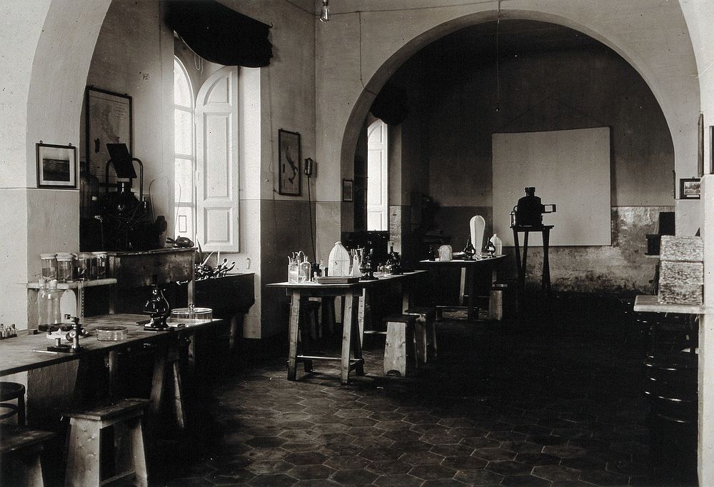 The anti-malaria school, Nettuno, Italy: laboratory interior. Photograph, 1918/1937 .