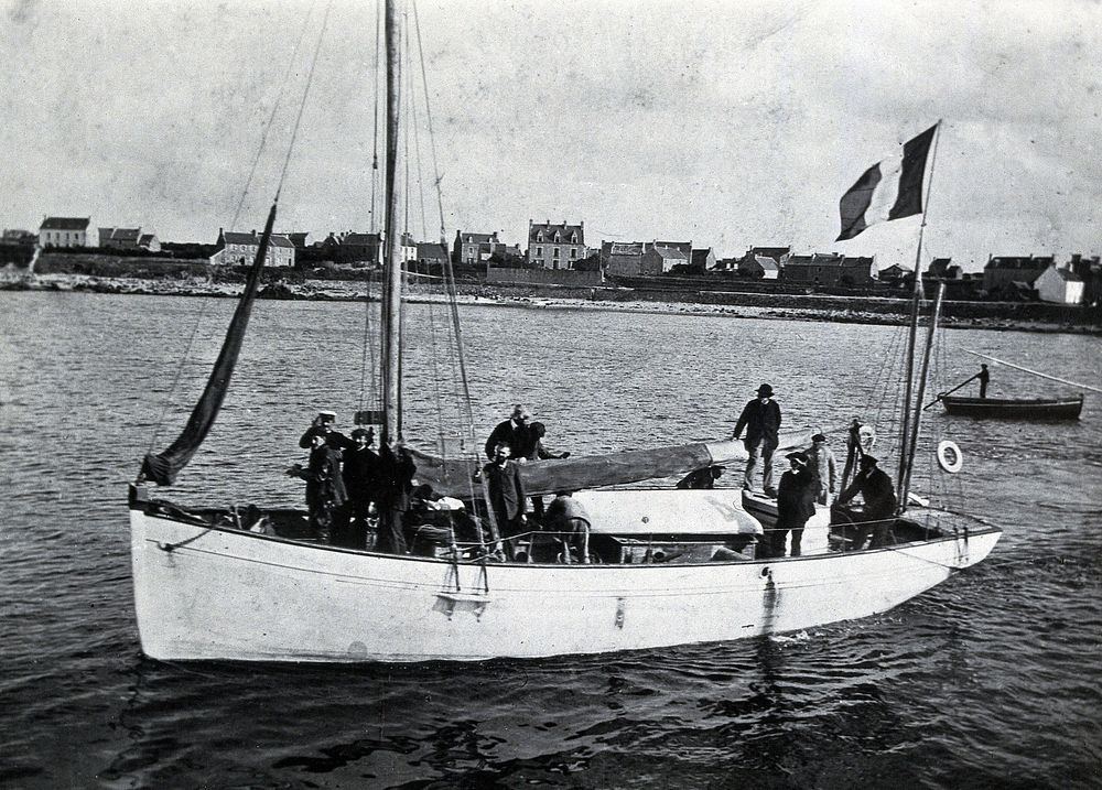 The laboratory boat of Yves Delage. Photograph, 1906.
