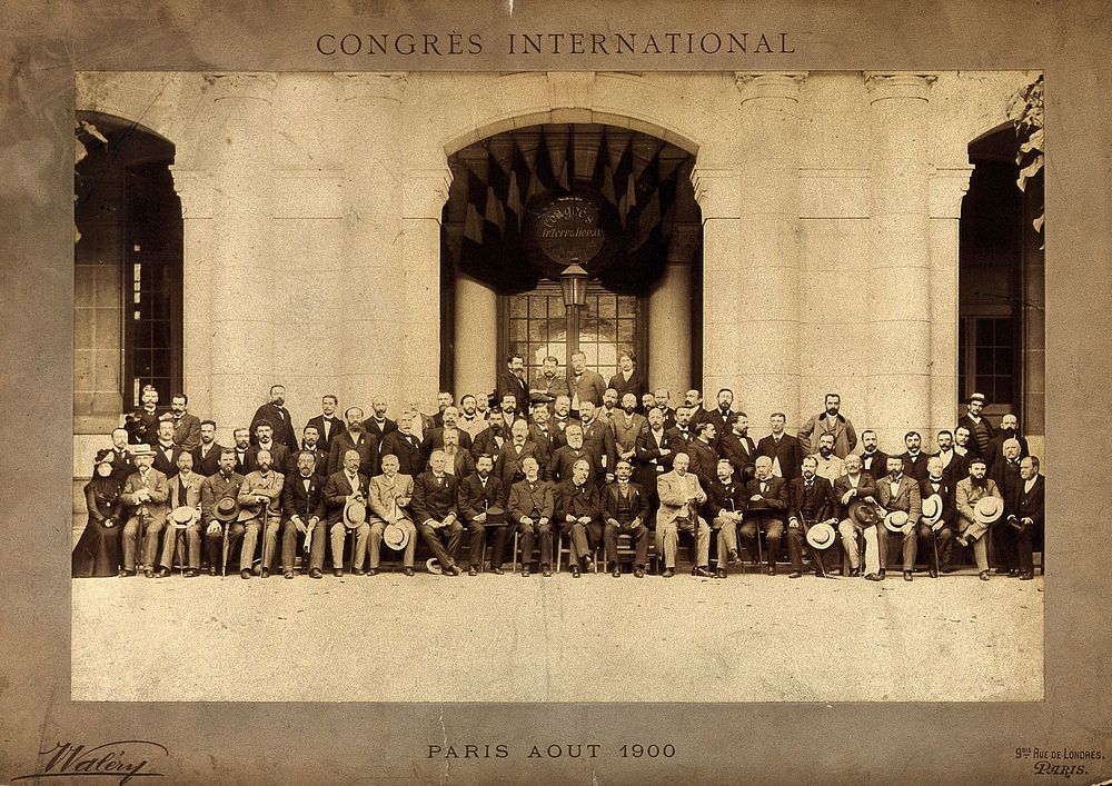 International Congress of Medicine (13th), Paris, 1900: the delegates: group portrait. Photograph, 1900.