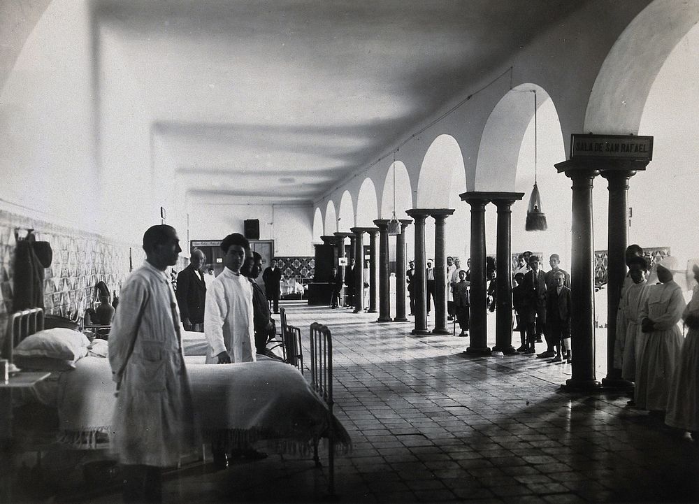 Hospital San Juan de Diós, Granada: San Rafael's ward. Photograph, ca.1900.