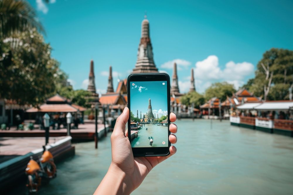 Smartphone screen of Wat Arun video in Bangkok travel selfie photo.