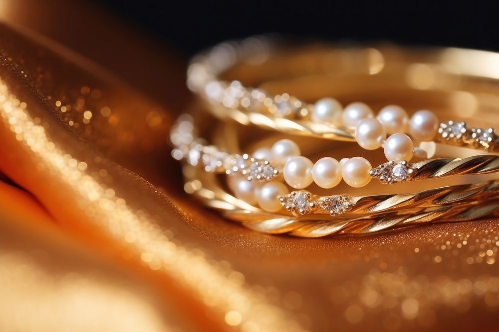 Jewellery pearl bracelet necklace.