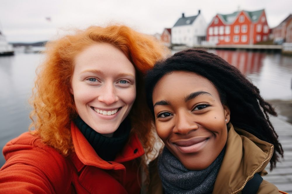 2 women friends portrait selfie architecture.