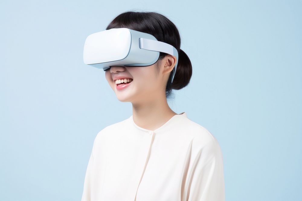 Chinese girl using vr portrait smiling photo.