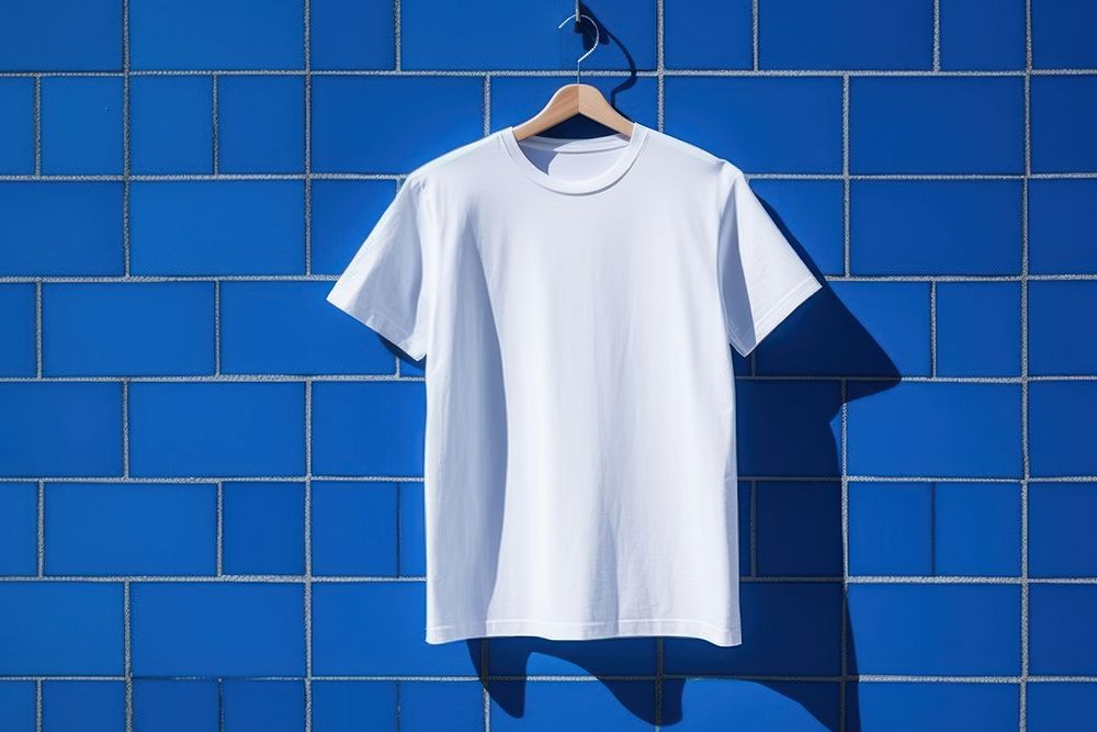 T-shirt sleeve white blue.
