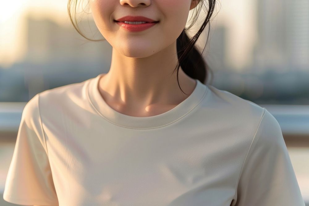 Woman wear sport spandex blank cream tshirt outdoors fashion city.