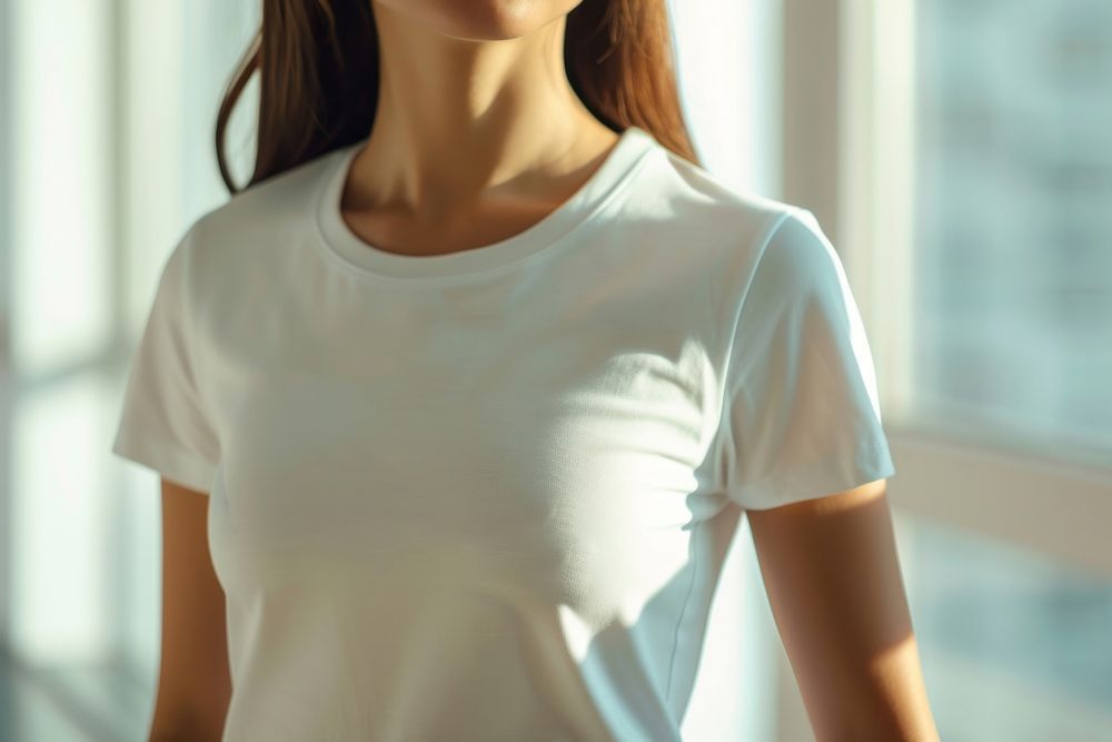 Woman wear sport spandex blank cream tshirt t-shirt fashion apparel.