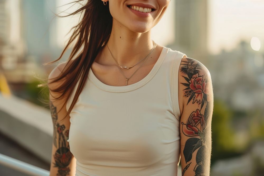 Woman wear sport spandex blank cream long sleeve tattoo outdoors fashion.