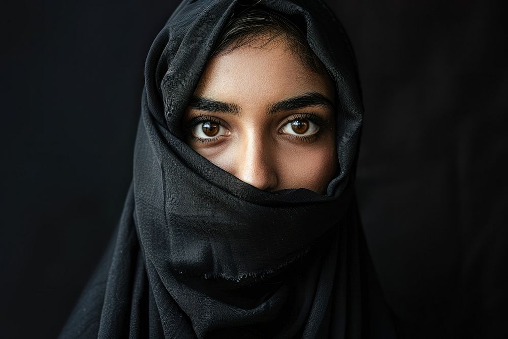 Muslim woman wearing the black hijab photo photography sweatshirt.