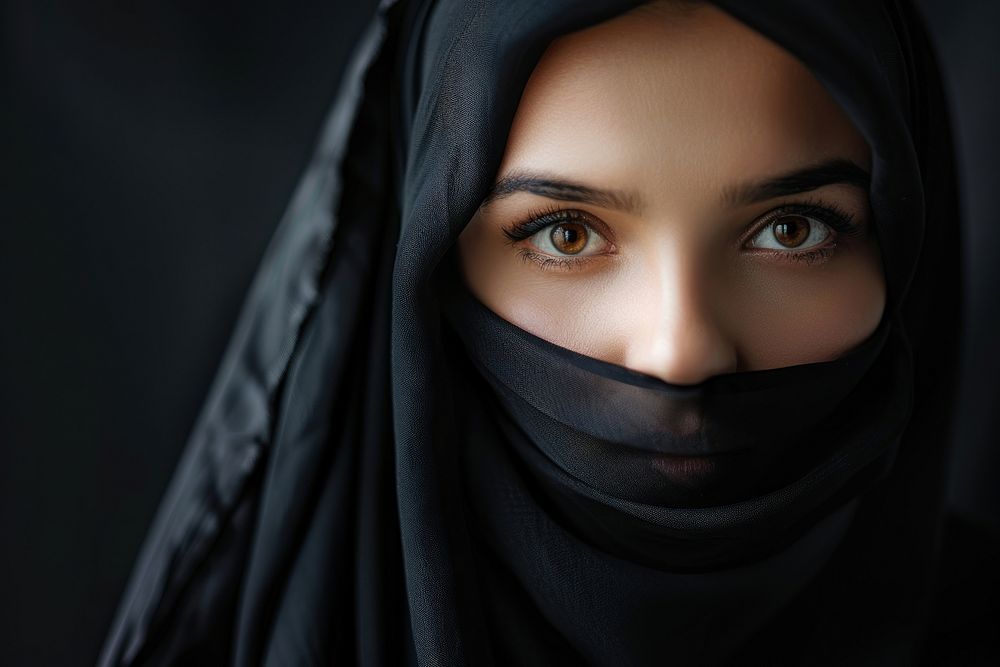 Muslim woman wearing the black hijab photo photography sweatshirt.