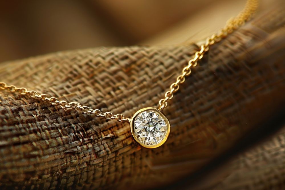 Golden chain necklace pendant jewelry diamond.
