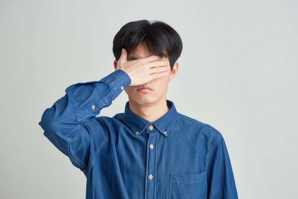 Man use hand cover eyes photo photography portrait.