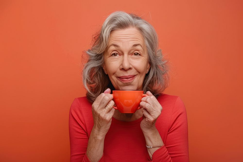 Mature woman cup surprised person.
