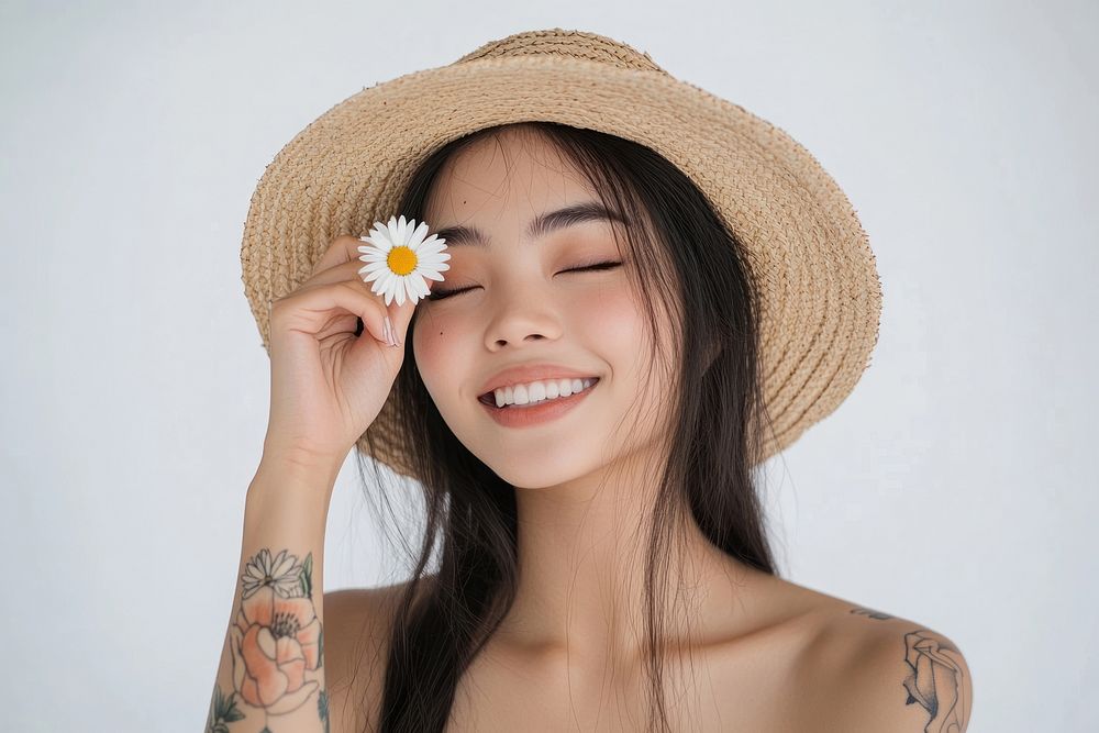  Holding small daisy tattoo happy | Free Photo - rawpixel