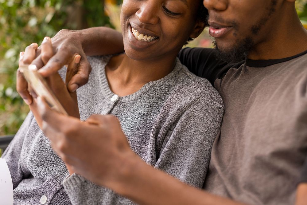 2026 Mobile Woman Technology Man Photo Images | Download Free Design ...