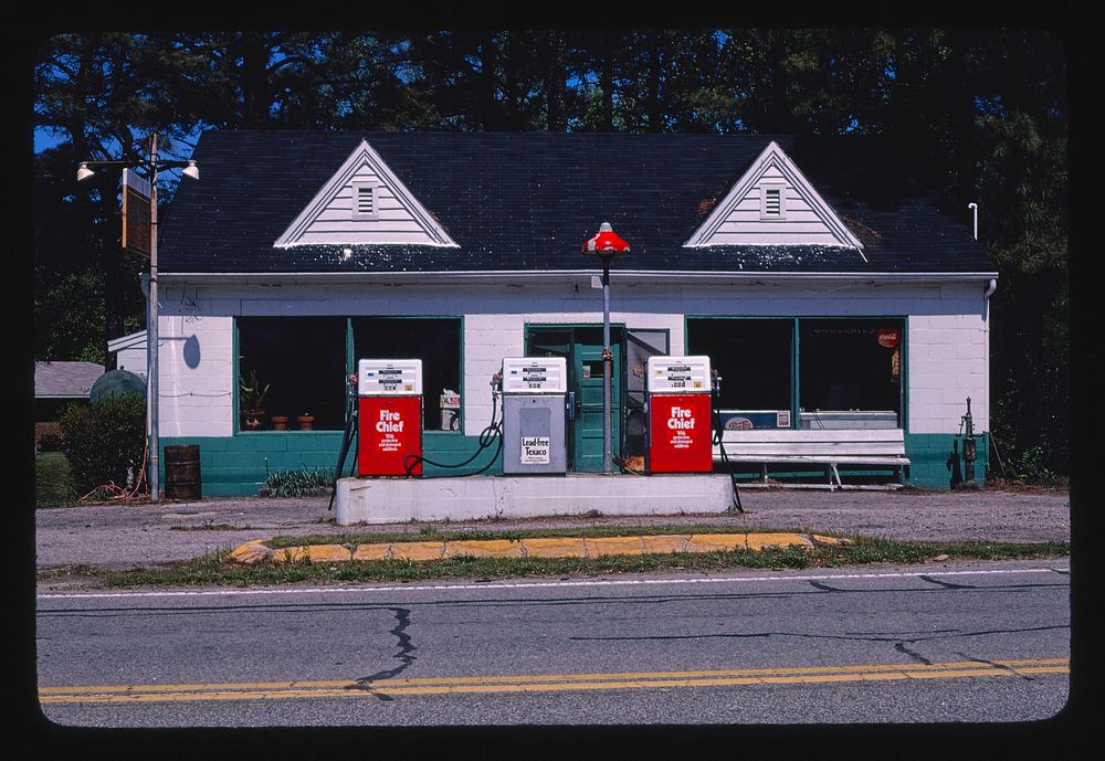 Stanfield Gas-Grocery, Creedmoor, North Carolina (1982) photography in high resolution by John Margolies. Original from the…