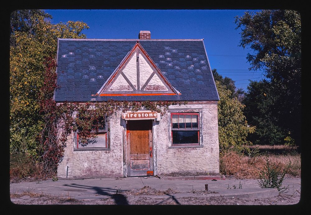 Old gas station, Crookston, Nebraska Free Photo rawpixel