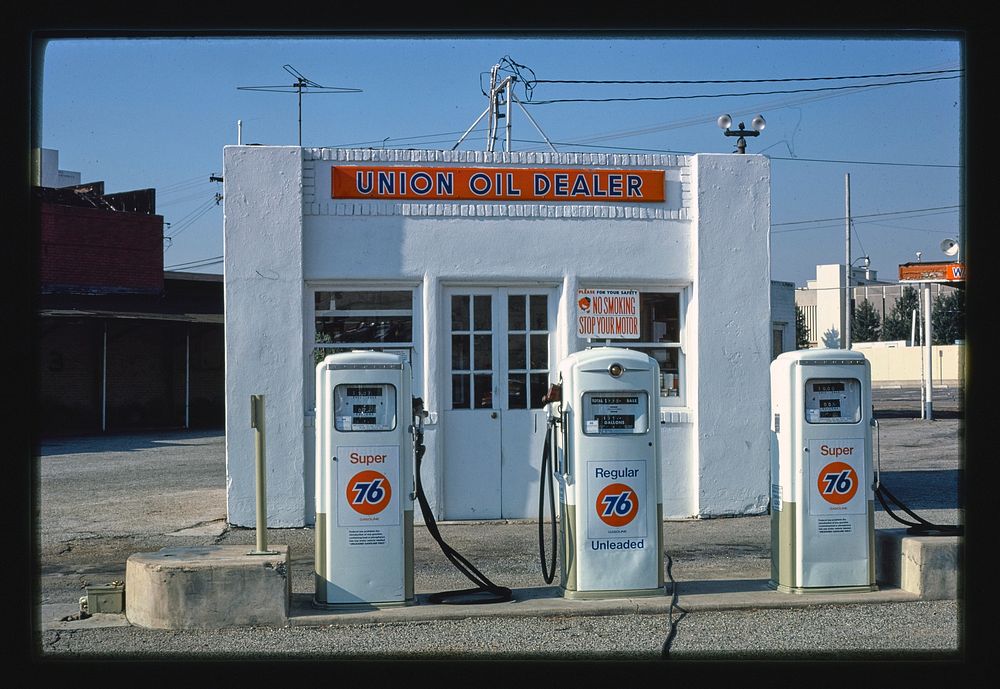 Union 76 Gas, Santa Ana, California (1977) photography in high resolution by John Margolies. Original from the Library of…
