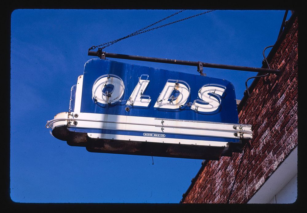 Olds sign, Hinckley, Illinois (1987) photography in high resolution by John Margolies. Original from the Library of Congress.