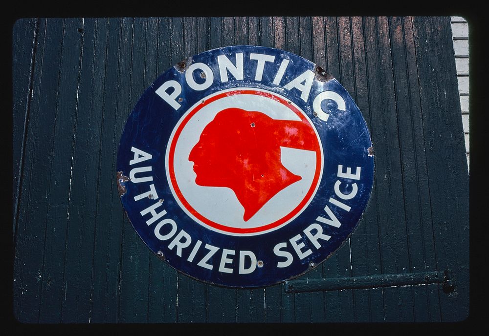 Pontiac sign, Lisbon, New Hampshire (1984) photography in high resolution by John Margolies. Original from the Library of…