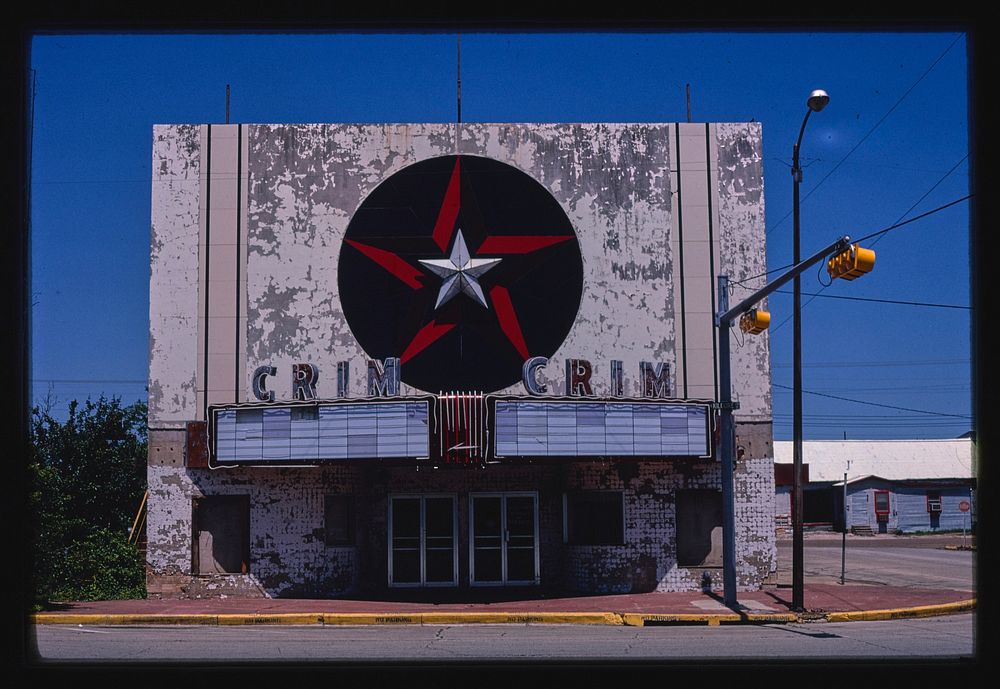 Crim Theater, Kilgore, Texas (1982) photography in high resolution by John Margolies. Original from the Library of Congress. 